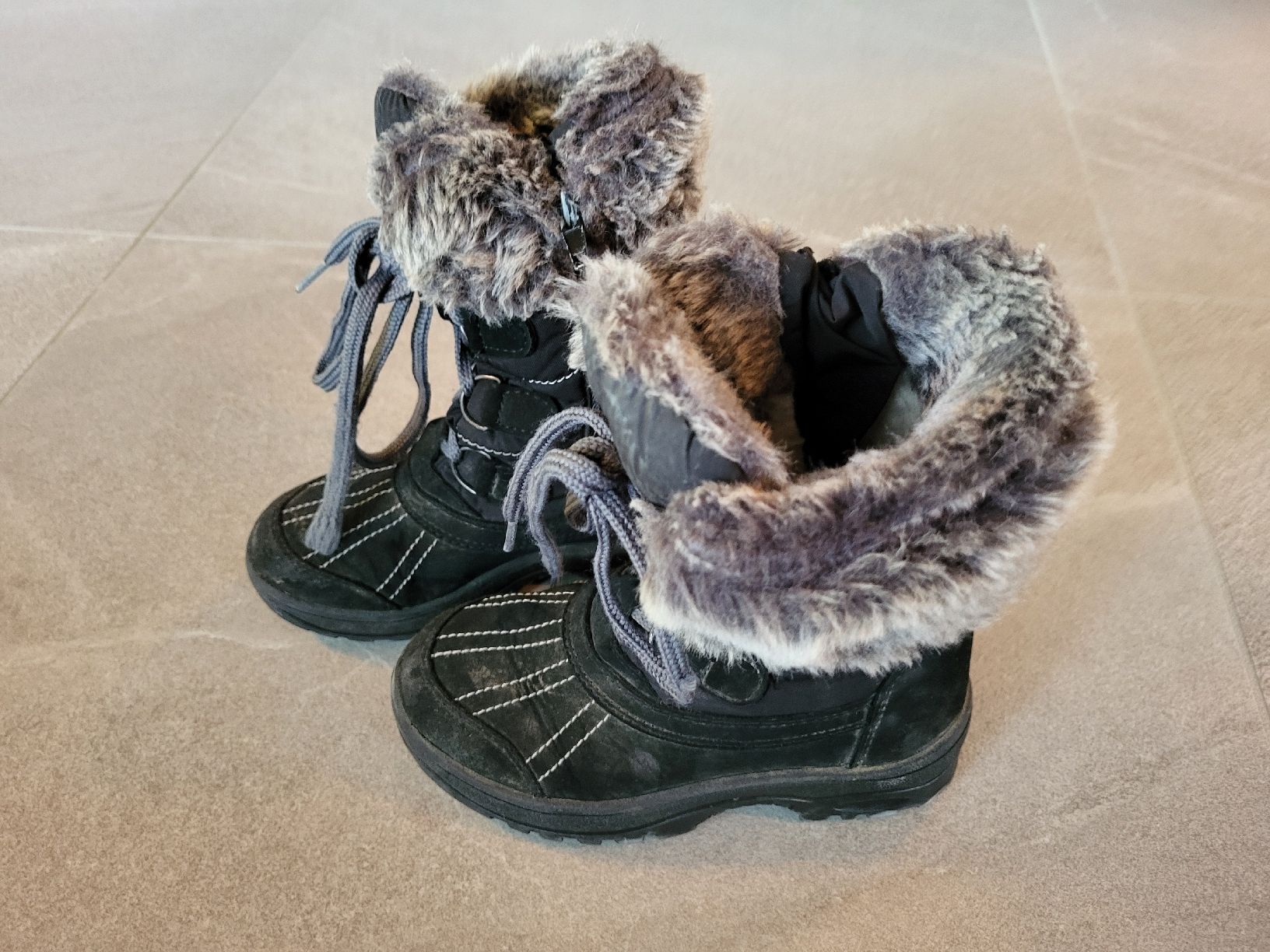 Scarpe per ragazze: Winterstiefel mit integrierten Spikes, Grösse 30 – Usato da Oberwangen TG venduto da Murmel82 2