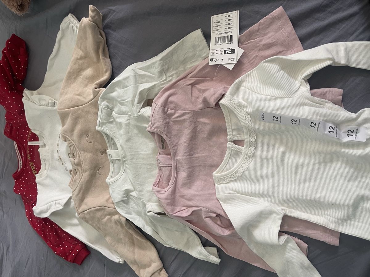 Lotti & Set di vestiti: Lot de 32 vêtements taille 12 mois  – Usato da Boncourt venduto da sev_r66z 3