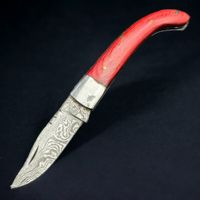 Couteau de poche avec lame en acier Damas et manche olivier