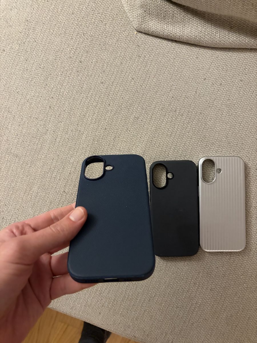 Apple Coques & Protection écran: 3 iPhone 17 cases – D'occasion à Zürich par von_sj9s 2