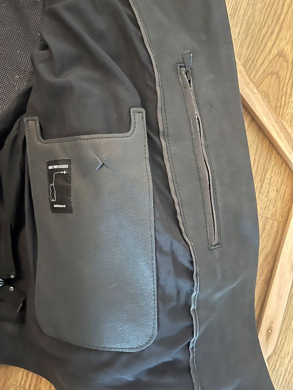 BMW Jacken: BMW Motorrad Damen Lederjacke Gr. 36 – Neu (gemäss Beschreibung) aus Holzhäusern ZG von geo_l58z 3