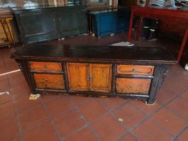 Niedriges Sideboard schwarz-orange