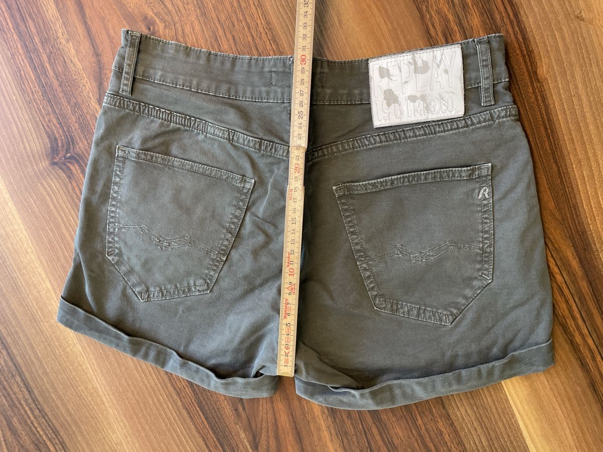 Replay Pantaloni: Graue Shorts Replay 27 – Usato da Basel venduto da pilzliii 5
