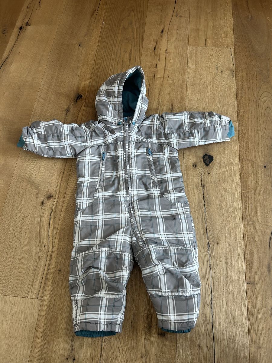 H&M Completi: Kinder Schneeoverall Karomuster – Usato da Basel venduto da hannahllena