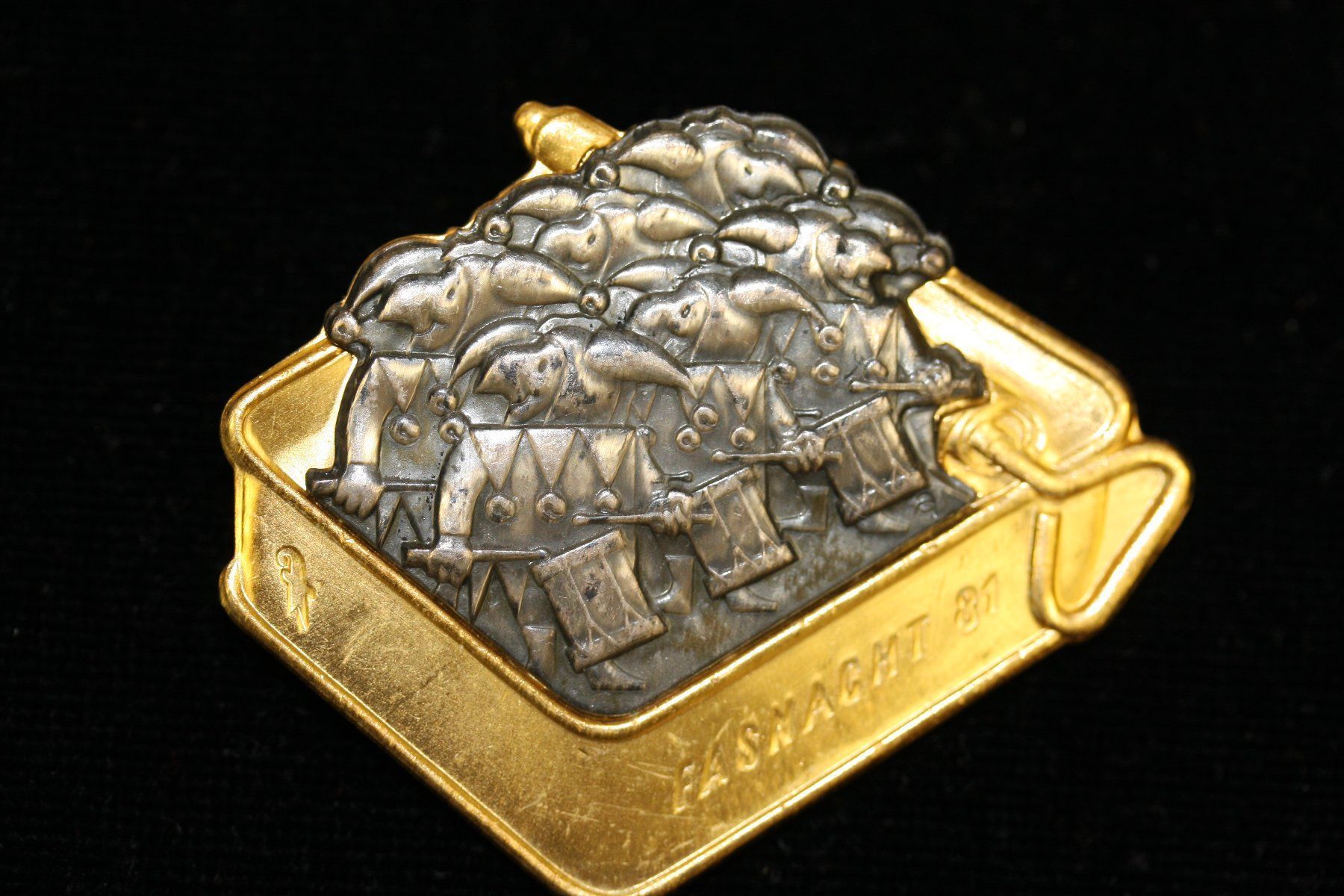 Basler Placchette & Badge: Fasnacht 1981 Gold – Usato da Allschwil venduto da Schluurbi605