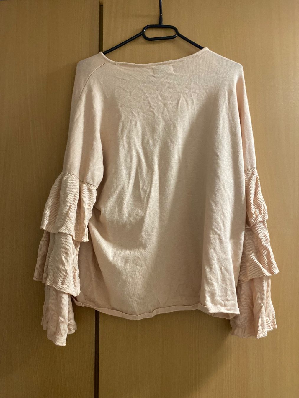Only Pullover & Sweatshirts: Only Pullover mit Rüschenärmel, Grösse M, Top Zustand – Neu (gemäss Beschreibung) aus Steckborn von Amandabraun96 2