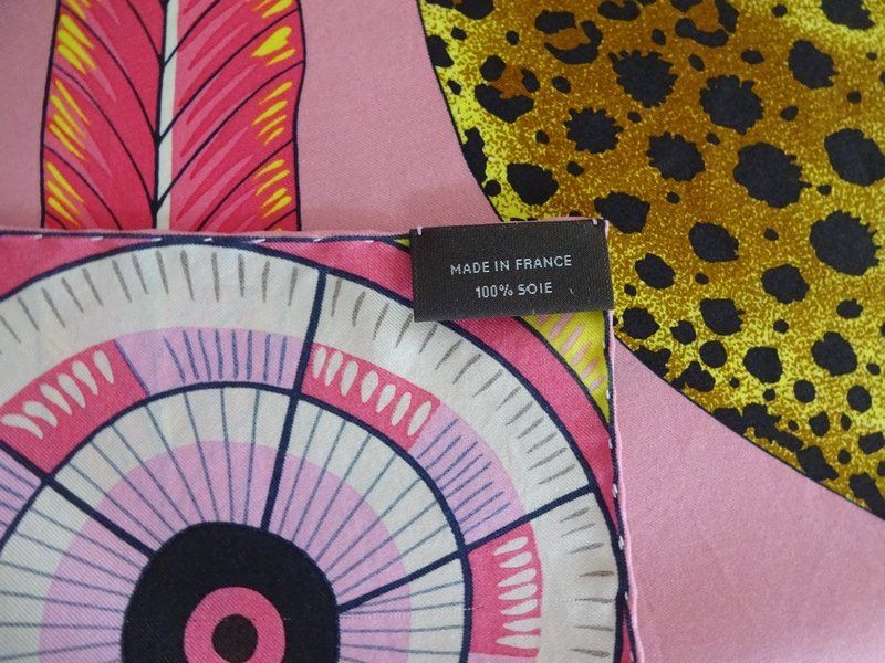 Hermès Foulard & Sciarpe: Carré géant Hermès "Savana Dance" wash avec facture – Nuovo e nell'imballaggio originale da Hauterive NE venduto da Paby 5