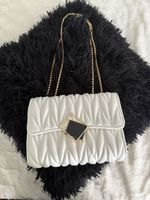 Weisse Handtasche mit goldener Kette, neuwertig! Top!