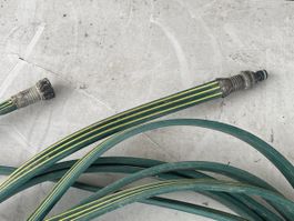 Gartenschlauch gruen mit Messinganschluesse Laenge 15m