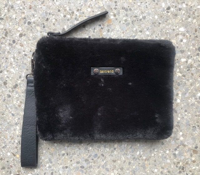 Borse da donna: Clutch schwarz Pelz – Nuovo (secondo la descrizione) da Utzigen venduto da Crisbo