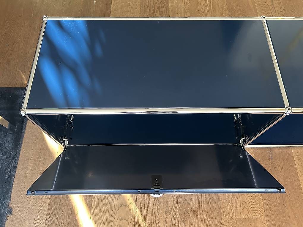 Cassettiere: Meuble USM bleu foncé – Nuovo e nell'imballaggio originale da Choulex venduto da superposition 1