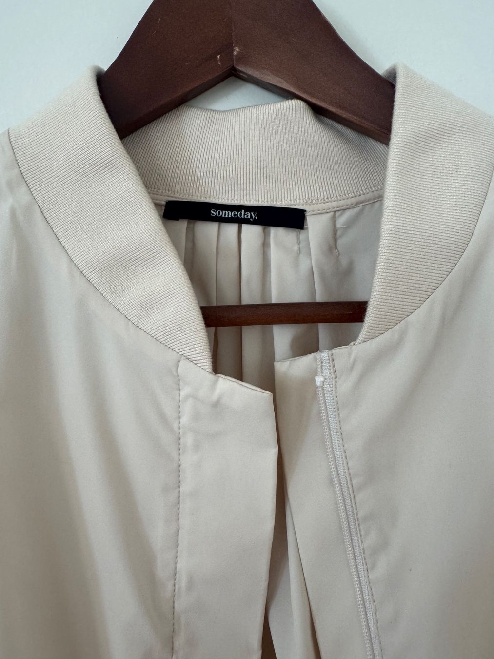 Vestes: Beige Blousonjacke Sameday, Gr. 40 – D'occasion à Zürich par syl78 1