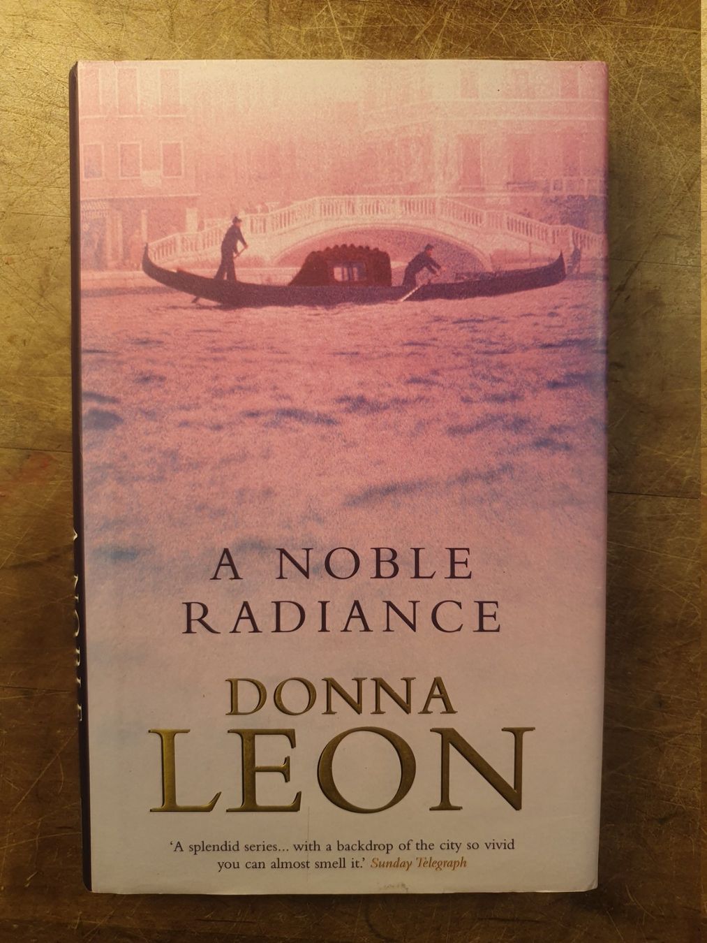 Libri: A Noble Radiance - Donna Leon – Usato da Zürich venduto da loosebone