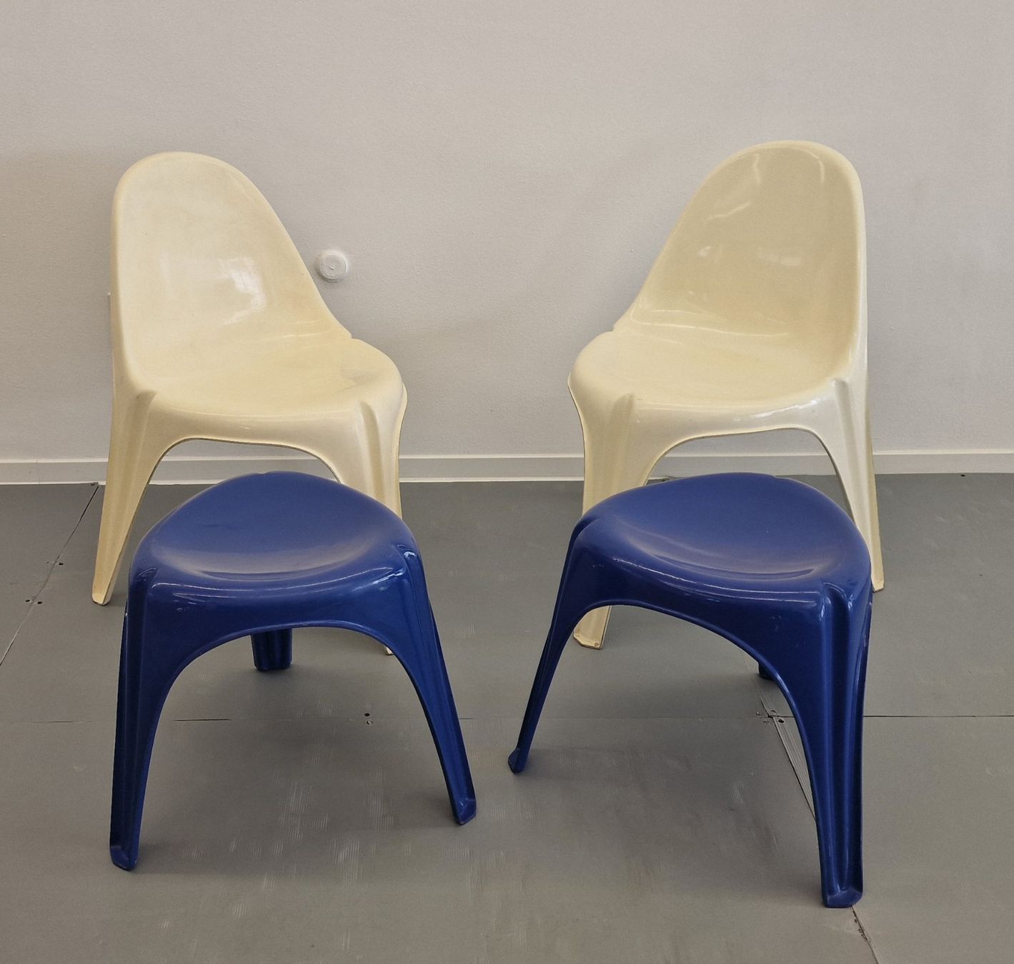 Sedie: Space Age Design, 2x Stuhl, 2x Hocker, Walter Frey, 1968 – Usato da St. Gallen venduto da chambredirecte