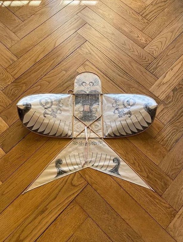 Tutte le decorazioni: Cerf-volant en papier chinois – Usato da La Tour-de-Peilz venduto da SecondeVie 1