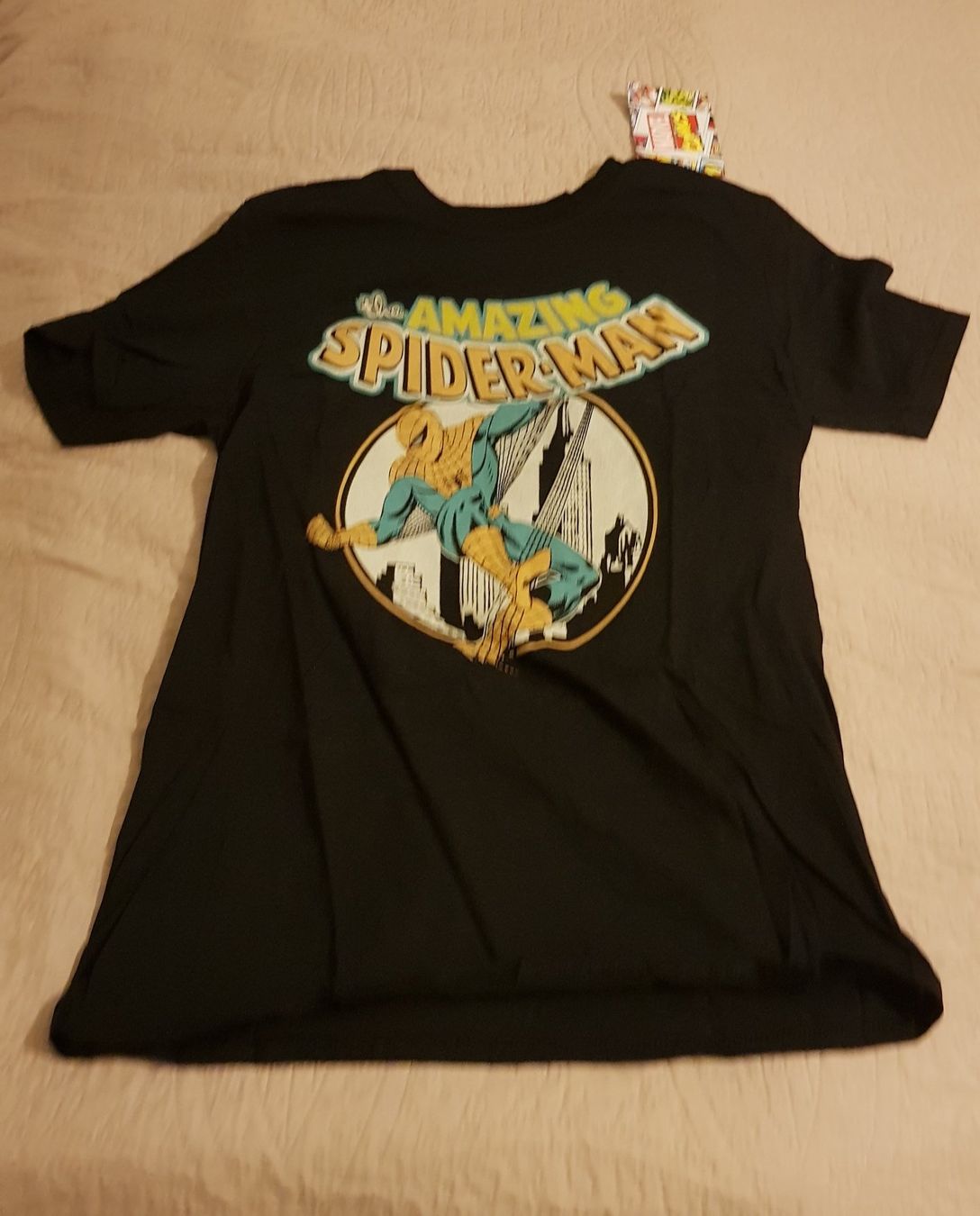 T-Shirts: Marvel Spiderman T-Shirt, Grösse M, Neu. – Neu und originalverpackt aus Lostorf von Montymonk
