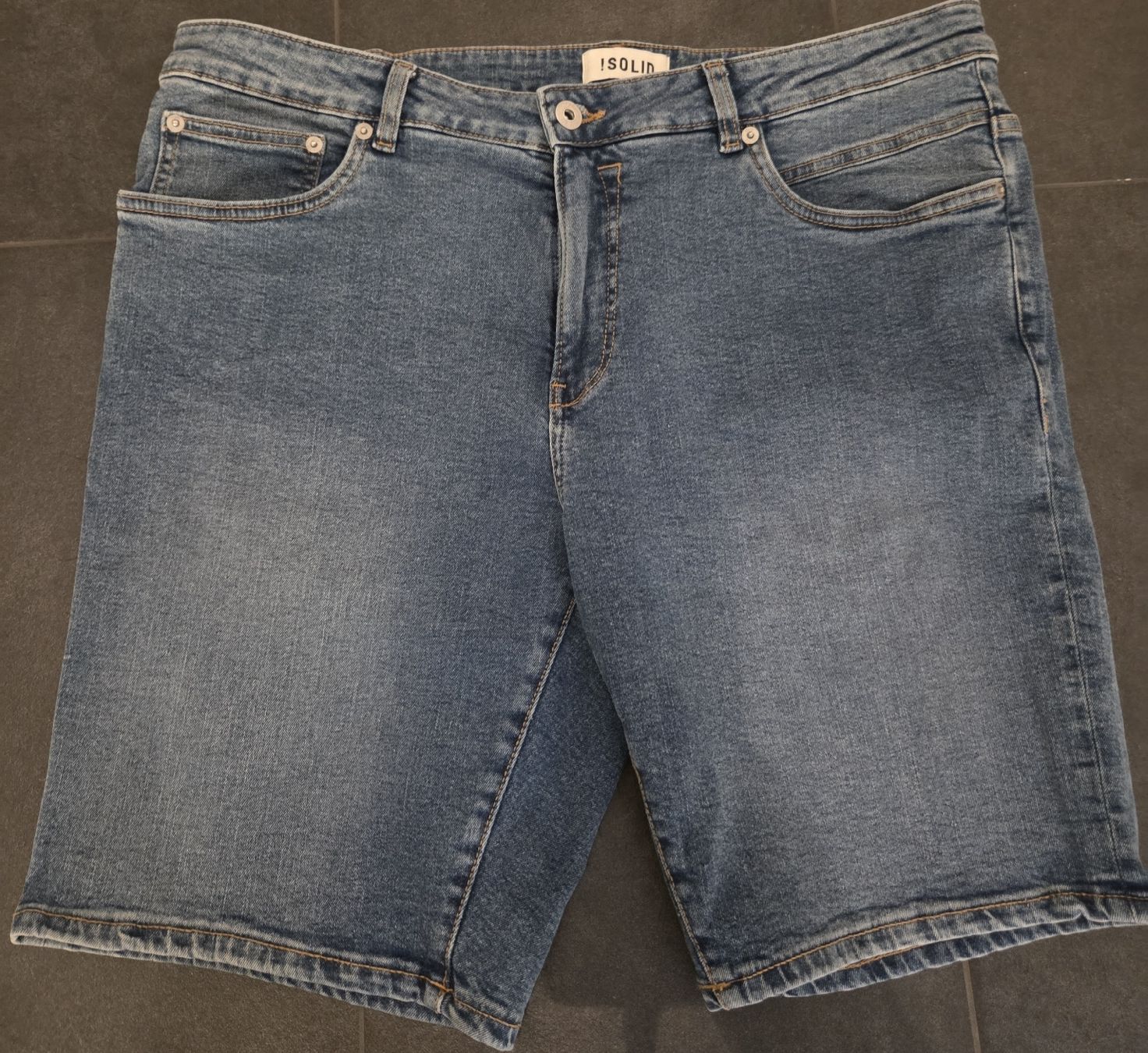 Jeans: !Solid Jeans Shorts, Regular Fit, Grösse XL – Usato da Konolfingen venduto da Siggi_wulle