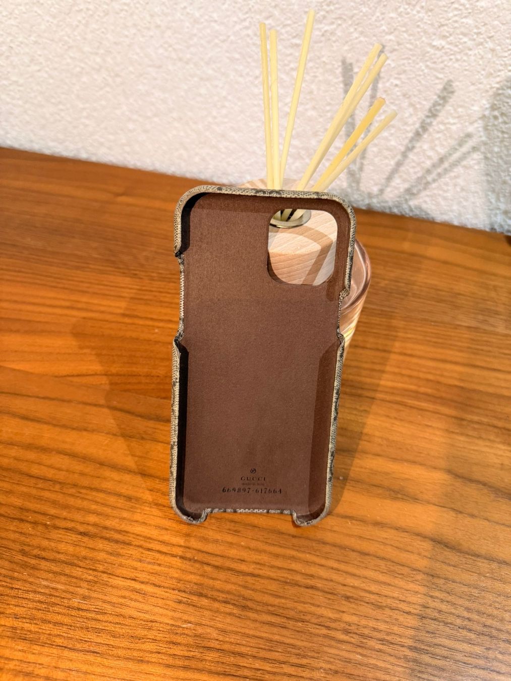 Apple Telefoni cellulari / Smartphones: Gucci iPhone 12 / 12 Pro Handyhülle mit Kartenfach – Usato da Zunzgen venduto da Fleksi 5