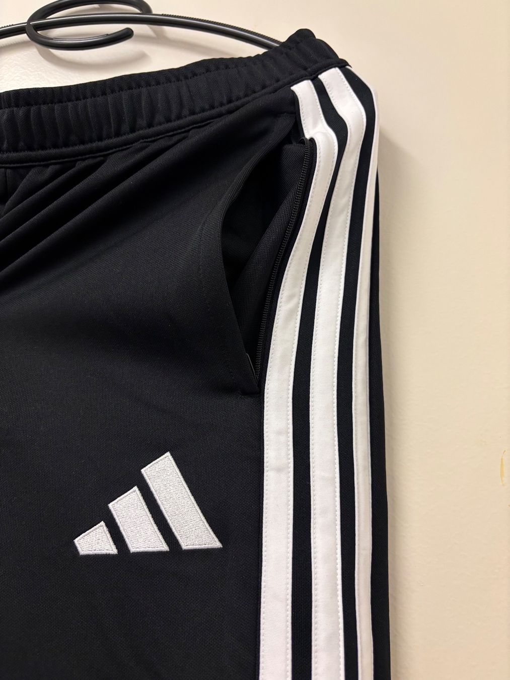 Adidas Hosen: Adidas Fussball Trainingshose – Neu und originalverpackt aus Zürich von mc_mike77 1