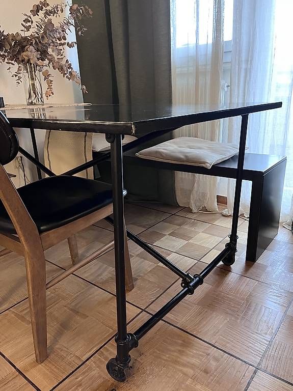 Tavoli: Table à manger noire style industriel sur roulettes – Usato da Pully venduto da sdvevrina 2