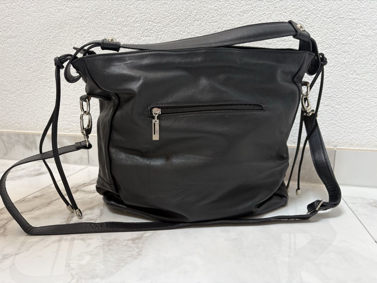 Borse da donna: Schwarze Ledertasche / Shopper  – Usato da Estavayer-le-Lac venduto da Mimmy02 1