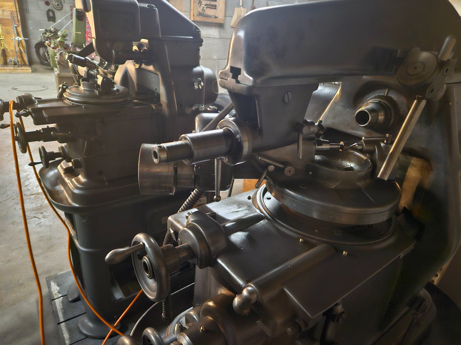 Tutte le macchine: Mikron 102 Abwälzfräsmaschine – Usato da Haslen GL venduto da elrockero 4