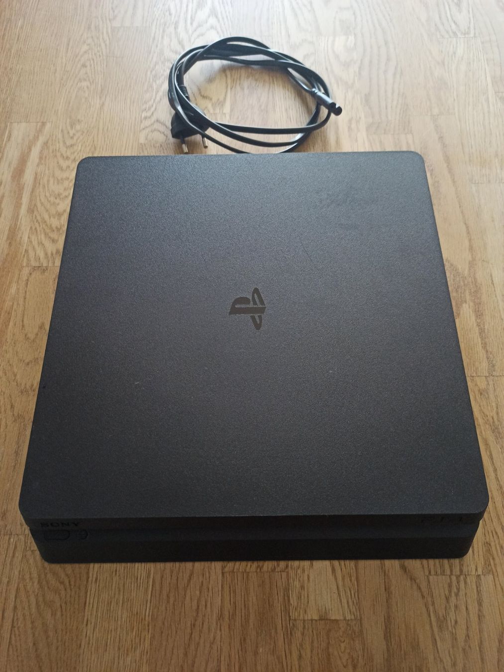 Sony Consoles: Firmware 13.50 / Sony PlayStation 4 - PS4 Slim – D'occasion à Oberweningen par mar_87mx