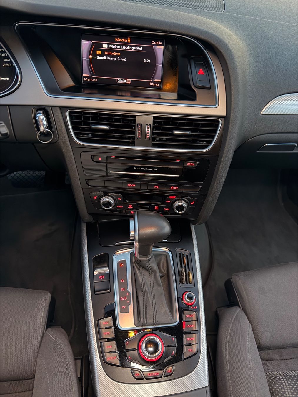 Audi Automobili: Audi A4 Avant grau, 2.0 TDI Multitronic Ambiente – Usato da Zürich venduto da fotopixel 3