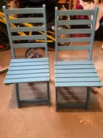 2 Holzstühle, hellblau, ideal für den Garten!