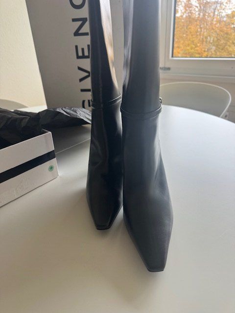 Givenchy Scarpe da donna: GIVENCHY Stiefel Gr. 40 - ungetragen – Nuovo e nell'imballaggio originale da Richterswil venduto da immersommer 5