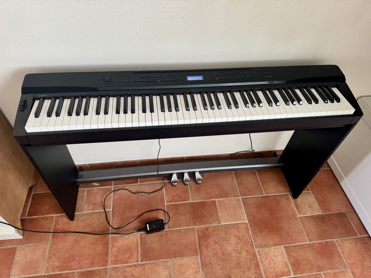 Casio Musikinstrumente: Digital Piano Casio Privia PX-330BK – Gebraucht aus Luzern von lucybrown