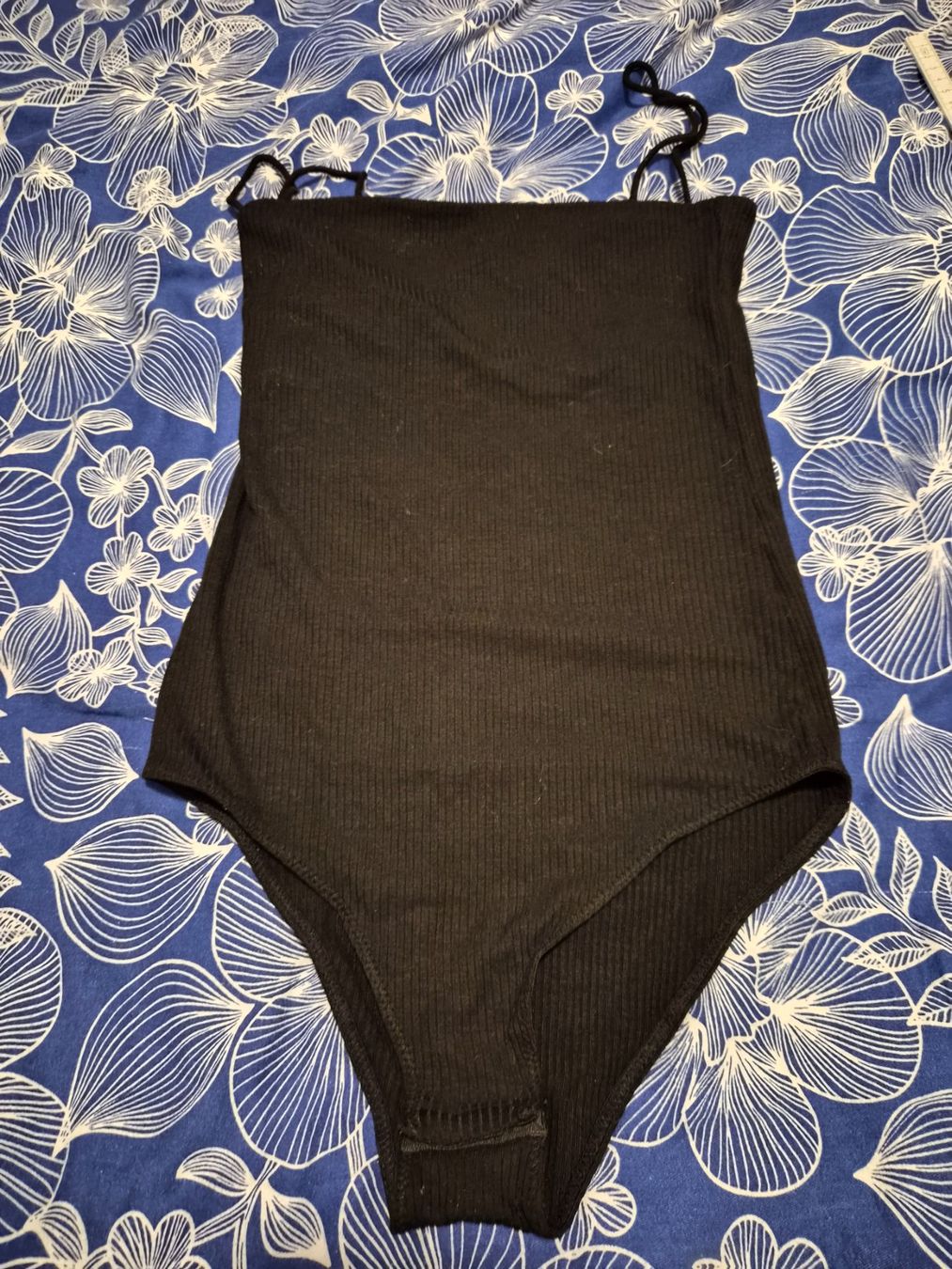 H&M Top: Body gr xs H&M – Nuovo (secondo la descrizione) da Dietikon venduto da Eleda