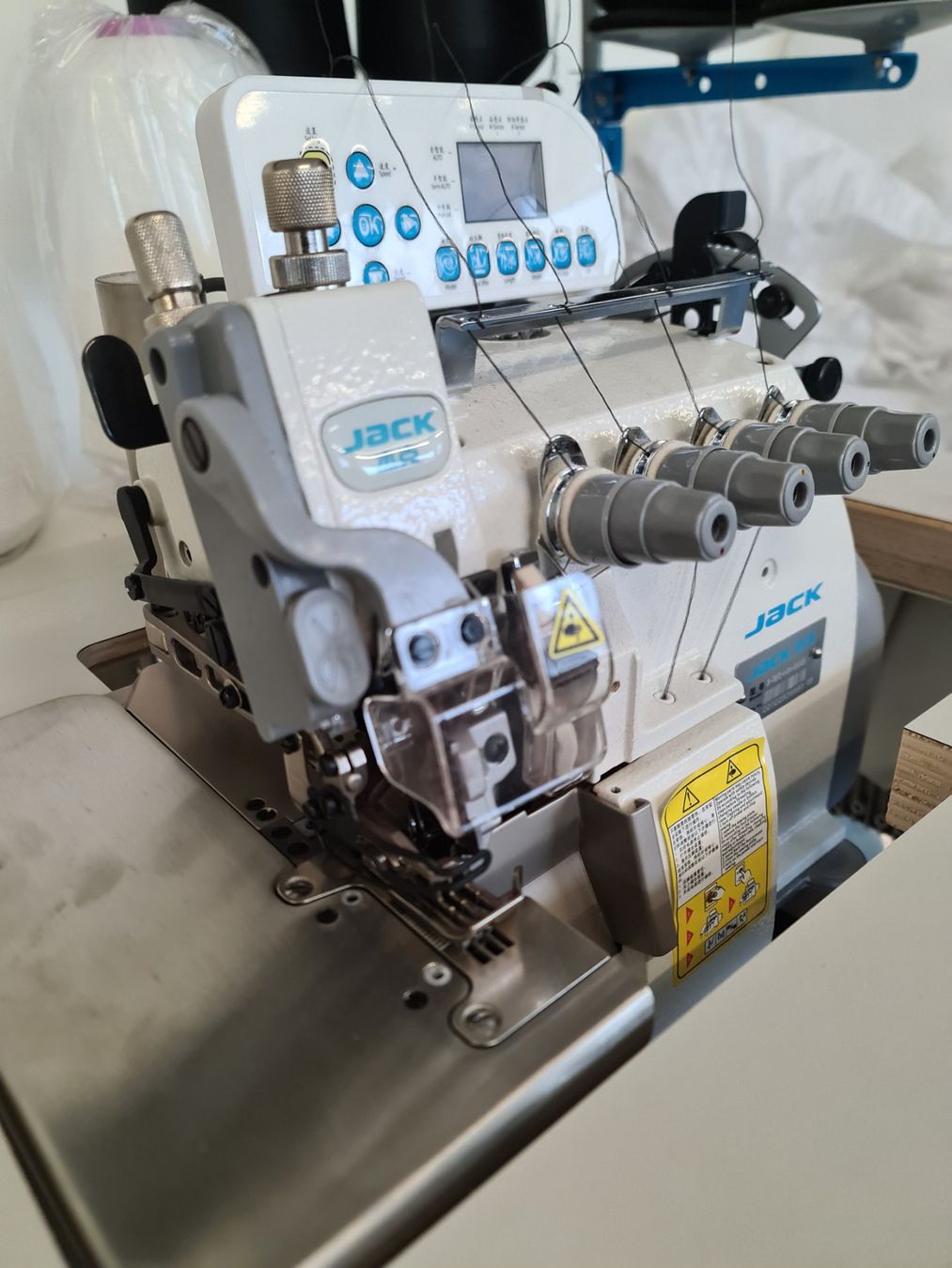 Jack Nähmaschinen: Overlock Jack – Gebraucht aus Aarburg von jarek1000 1