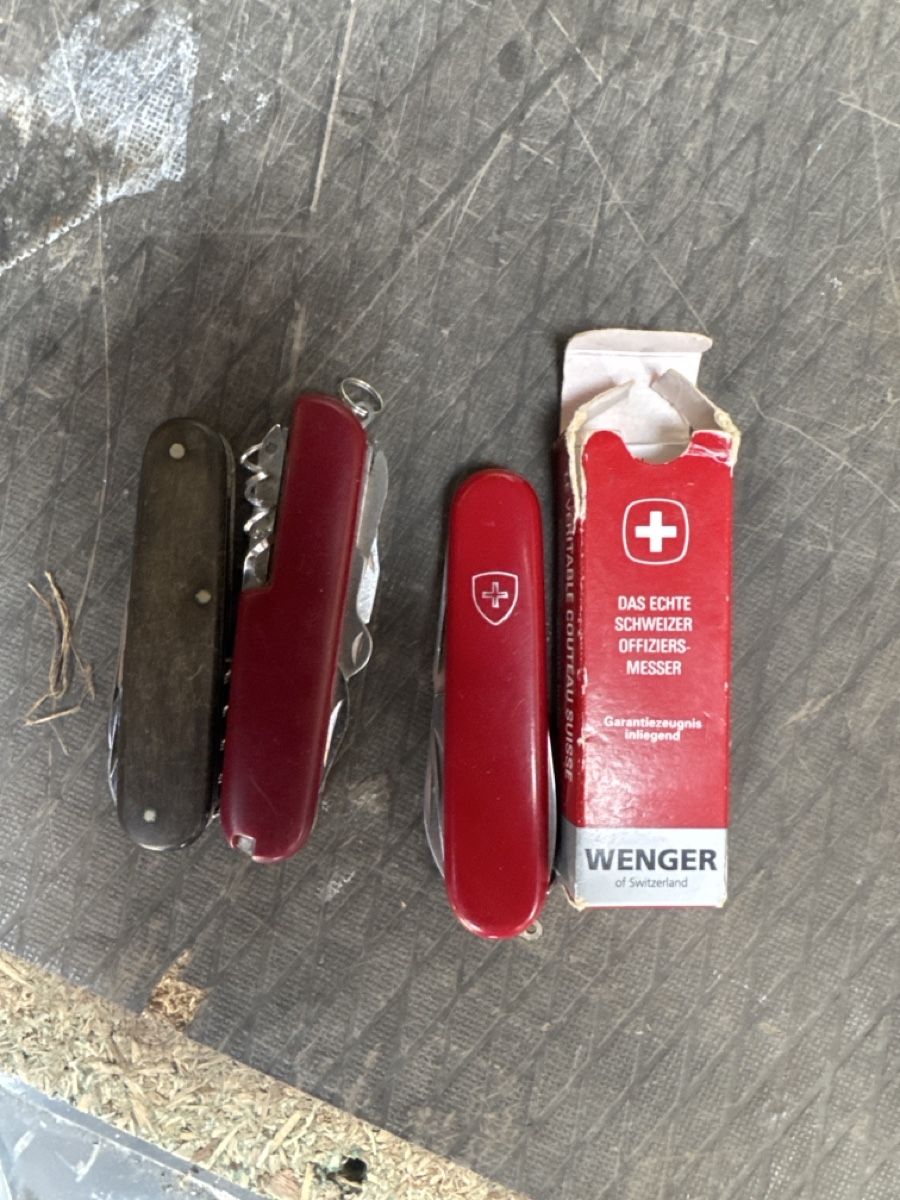 Accessori: Lot de 3 couteaux suisses – Usato da Versoix venduto da tem_f7yk
