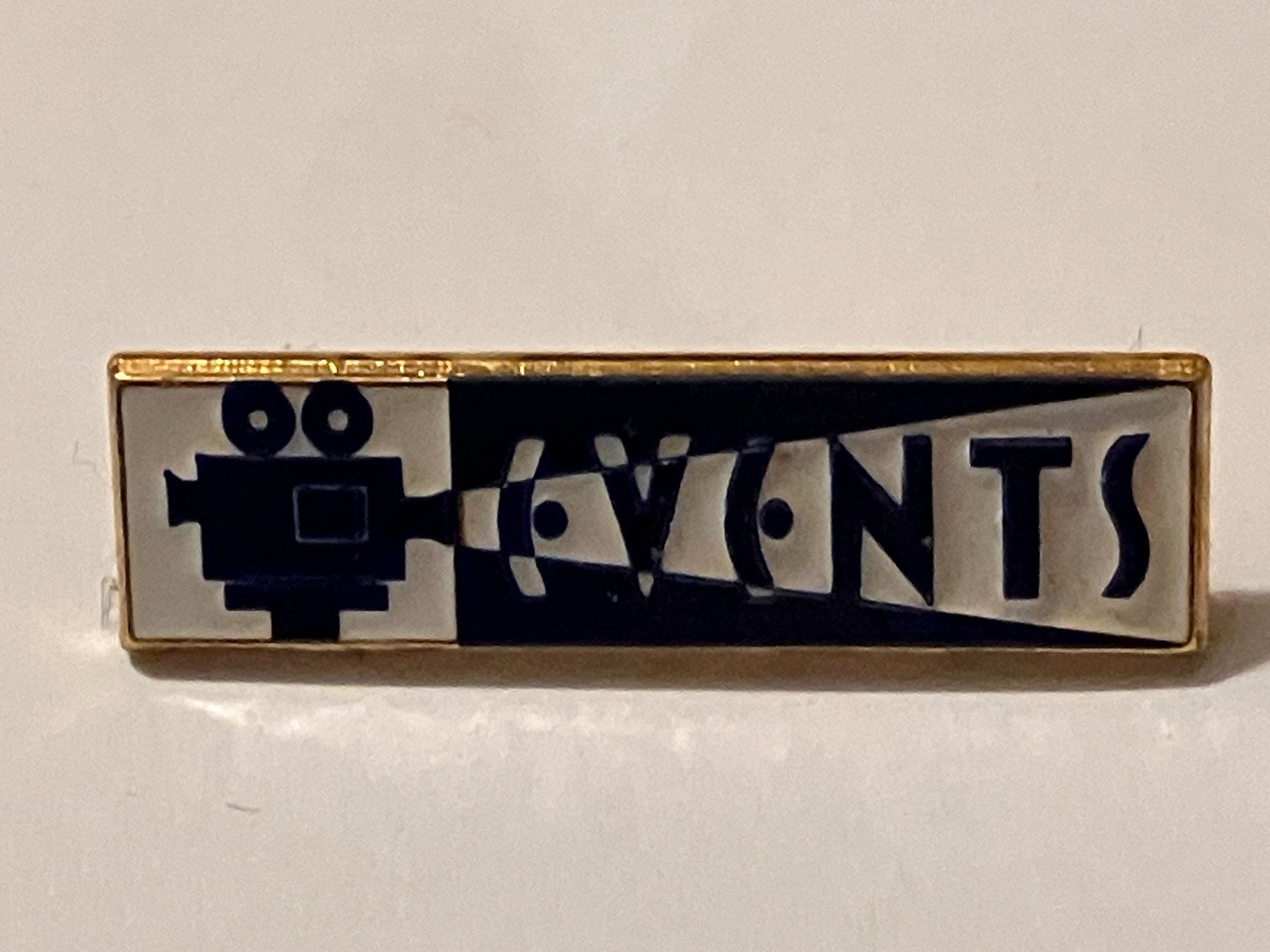 Placchette & Badge: 1 Pin Events – Usato da Basel venduto da djwwpp