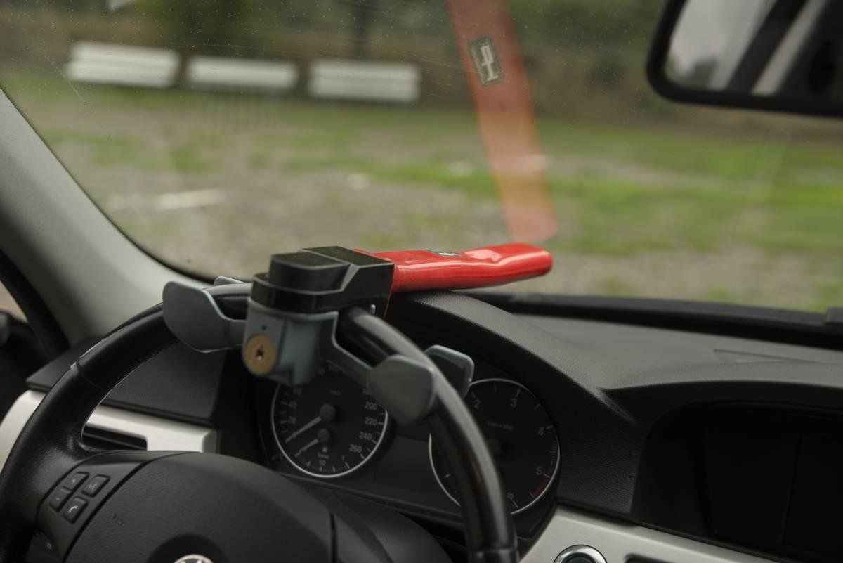 Tutti pezzi di ricambio auto: Lenkrad Absperrstange "Rotary Lock" ab Fr. 1.- – Nuovo e nell'imballaggio originale da Koppigen venduto da Bracher_Mail-House 1