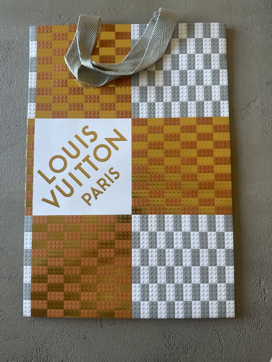 Louis Vuitton Borse: LOUIS VUITTON x LEGO Papiertüte – Usato da Triesenberg venduto da Anna_B1