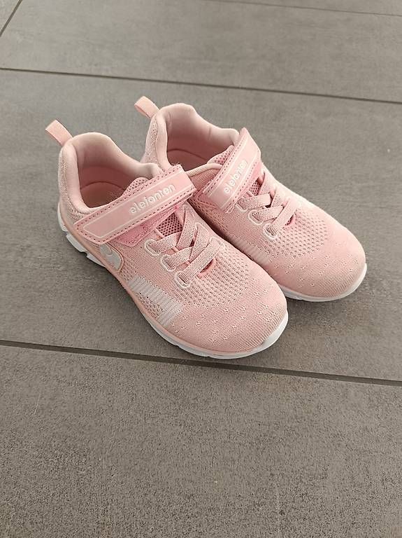 Chaussures filles: Hallenturnschuhe Grösse 28 – D'occasion à Utzenstorf par Jassy34xx