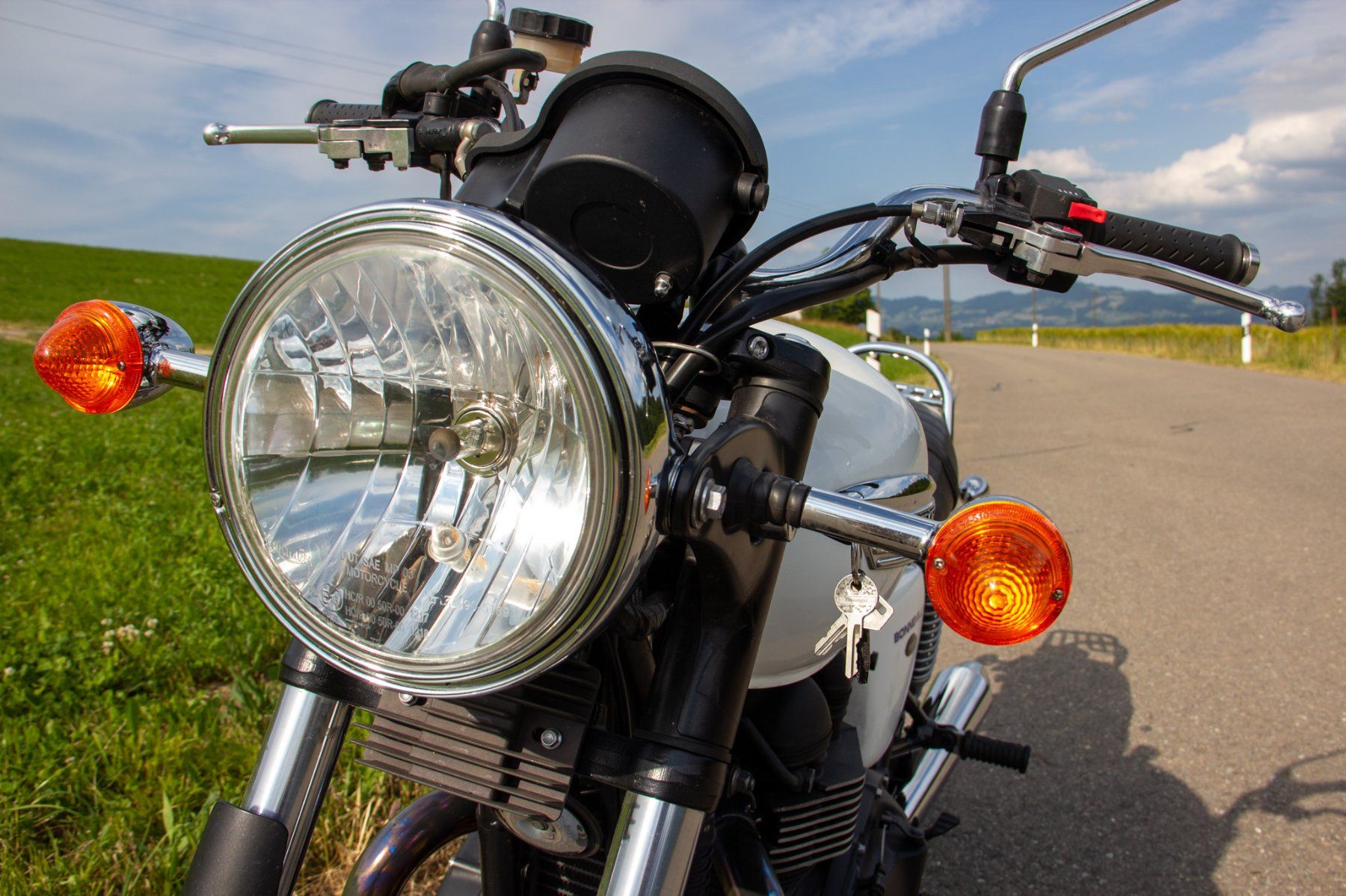Triumph Strada: Triumph Bonneville weiss – Usato da Zürich venduto da Bear7 2