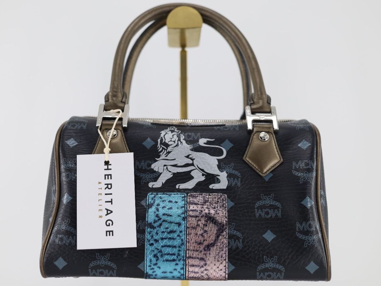 Mcm Altro in  Abbigliamento & Accessori: MCM Mini Boston – Multicolor Lion – Usato da Flawil venduto da HeritageAtelier
