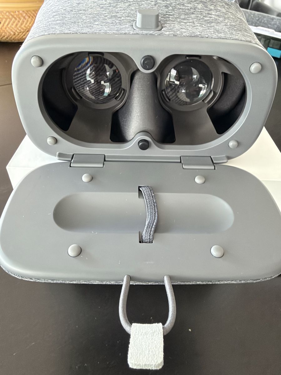 Casco VR: Google Daydream View VR Headset grau mit Controller – Nuovo (secondo la descrizione) da Zürich venduto da auk_hz8f 4