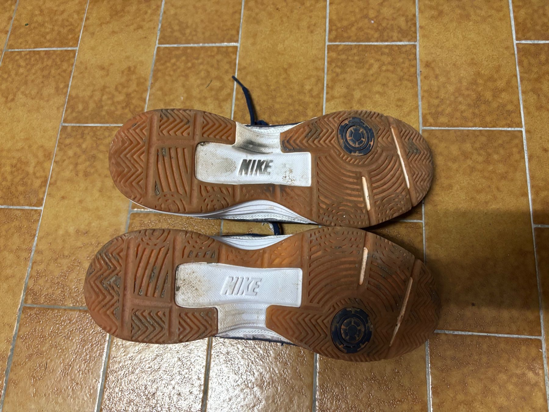 Nike Scarpe da uomo: Tennisschuhe – Usato da ZOLLIKON venduto da FamilleArleti 1