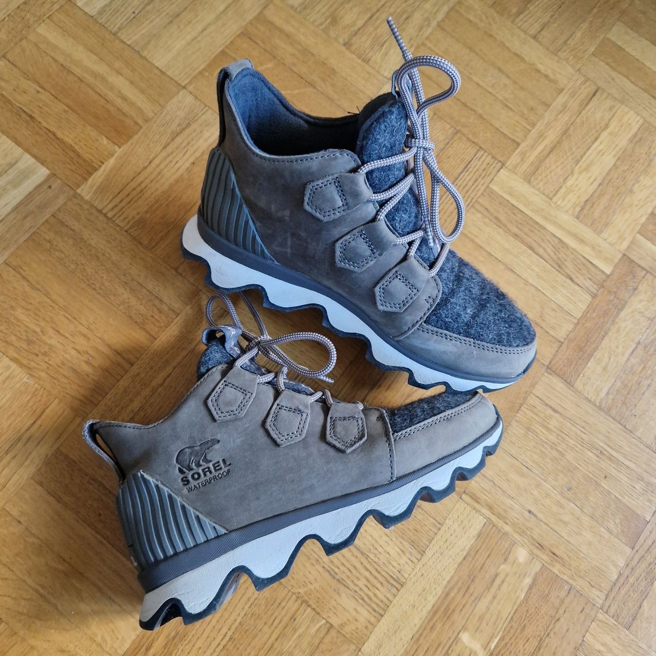 Sorel Scarpe da donna: Sorel Kinetic Caribou 35.5-36 – Usato da Onex venduto da AF.