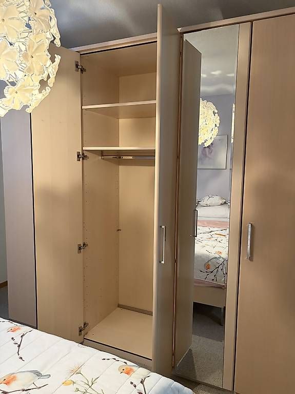 Schränke: Kleiderschrank – Gebraucht aus Zug von Quips35 3