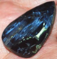 Cabochon L-1084 – Facettierter Pietersit – 36x22mm