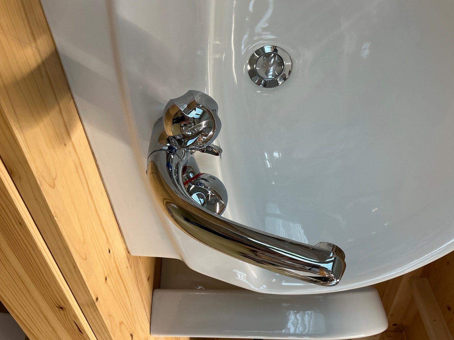Lavabi & lavandini: Rundes Lavabo mit Wasserhahn – Usato da Zug venduto da Bauteile-Zug 3