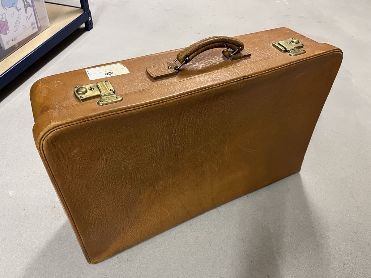 Valigie: Antiker Koffer – Usato da Bassersdorf venduto da rich39 1