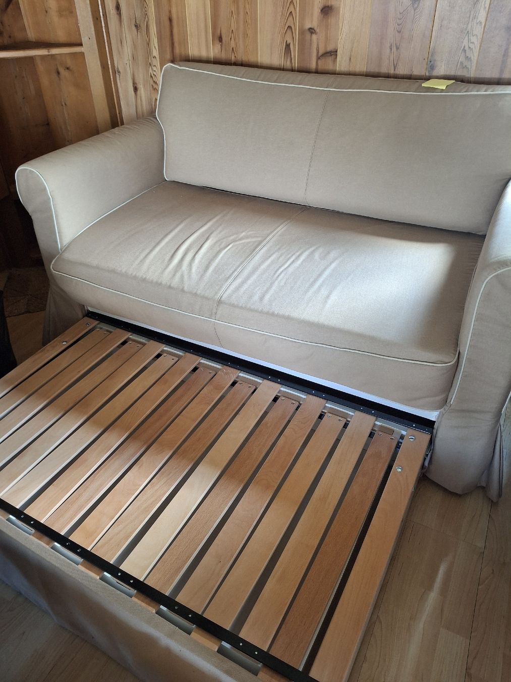 Sofas: Schlafsofa beige mit Lattenrost gebraucht – D'occasion à Lüscherz par chantal_metzger 1