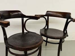 2 Armlehnenstühle Thonet Nr. 233, antike Bugholz-Sessel