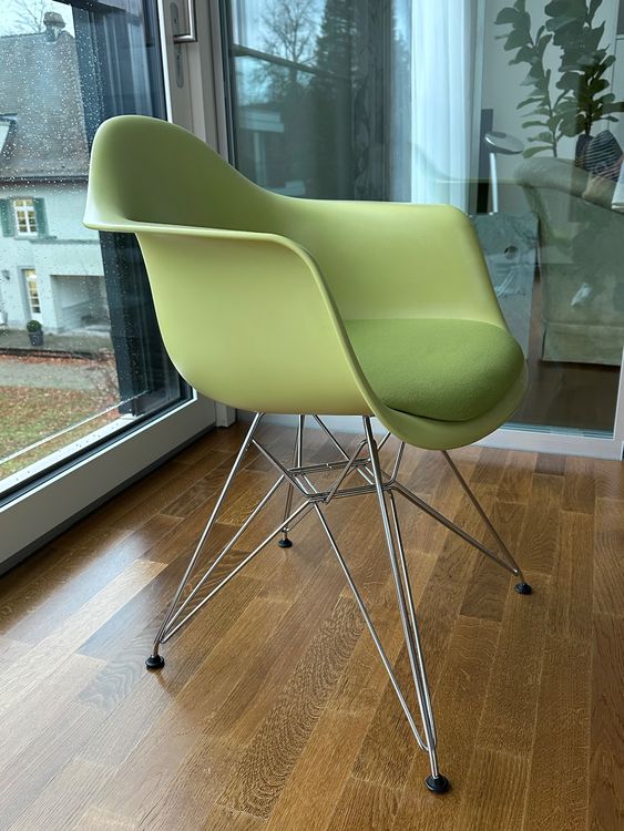 Eames Plastic Armchair DAR, Original von Vitra Kaufen auf Ricardo